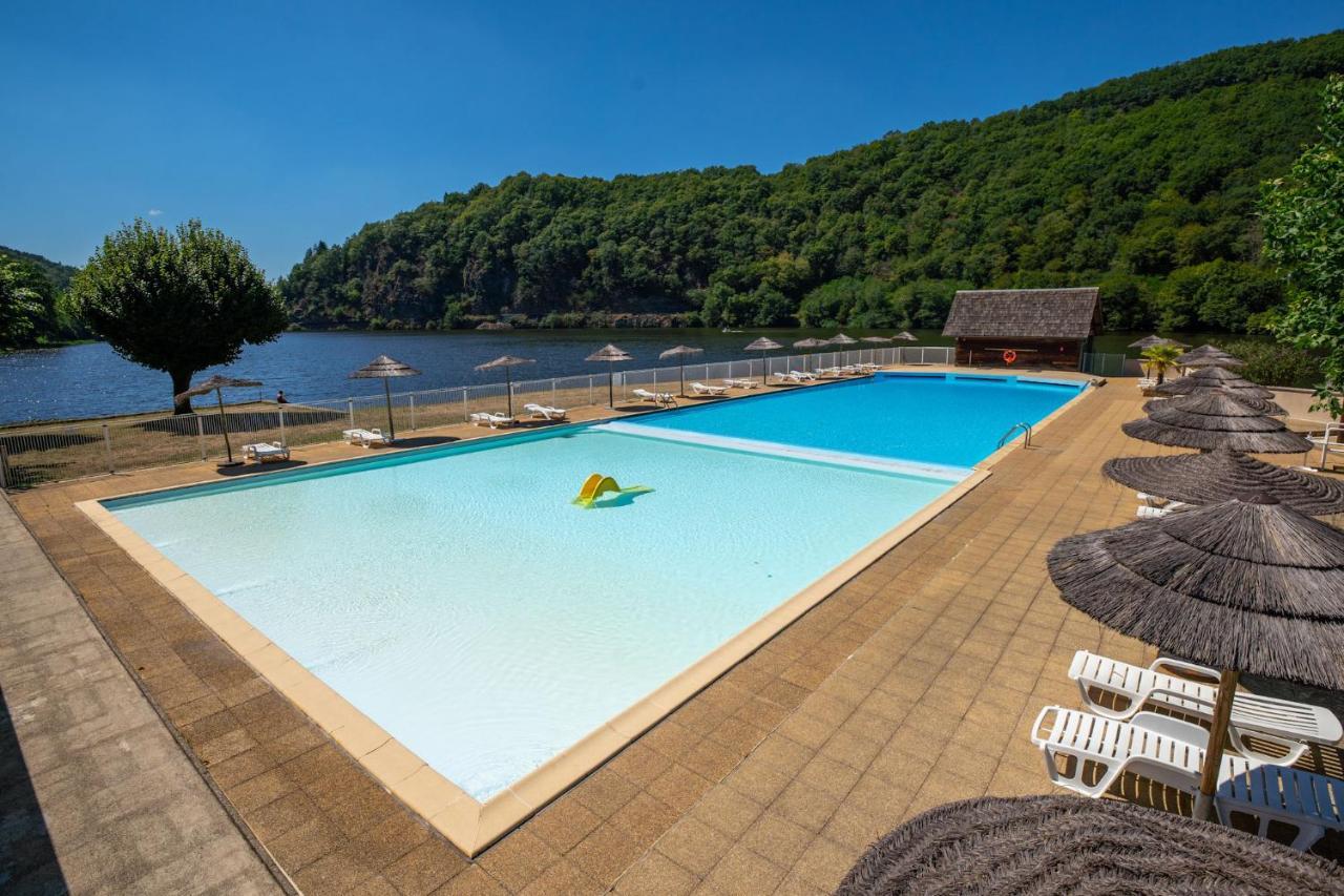 Camping Le château du gibanel Saint-Martial-Entraygues Exterior foto